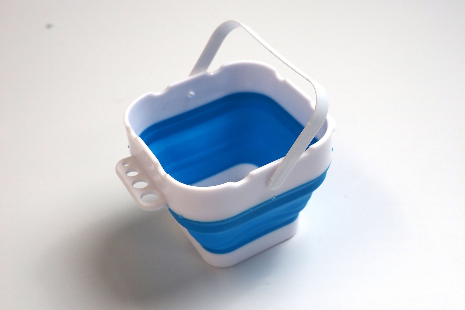 NEW & EXCLUSIVE – Watercolour.Tv & Matthew Palmer – Collapsible Water Pot, Brush Holder & Cleaner SET OF 2